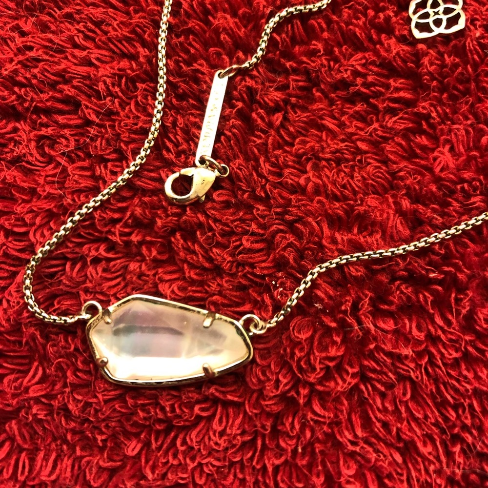 Kendra Scott necklace